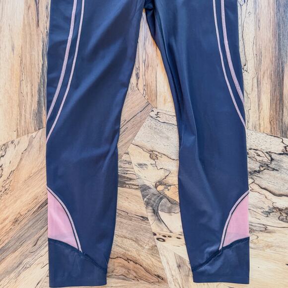 Athleta Ultimate Stash Pocket Ignite 7/8 Tight Legging, Black & Pink, Medium - Picture 7 of 10